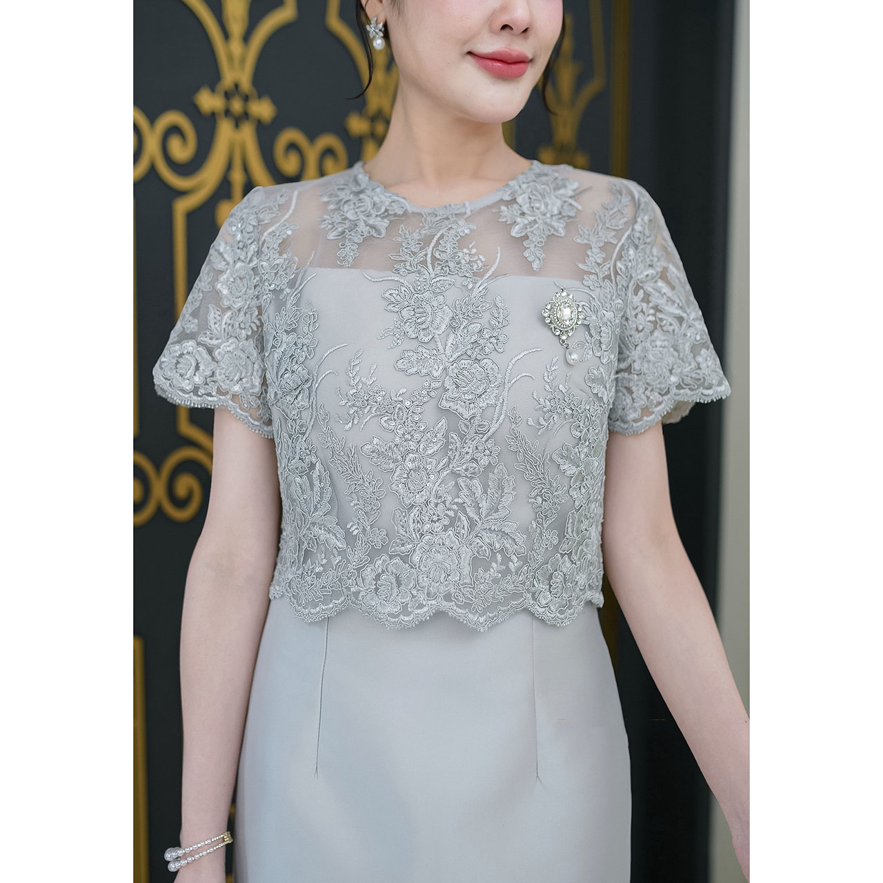 kudapy เดรสผ้าไหม ดีไซน์เย็บคลุมลูกไม้ครึ่งตัว ผ้าลูกไม้ซีทรูผ้าเกรดพรีเมี่ยมลายสวย ผ้าทอลายสวยมีเลื่อมวิบวับเบาๆ