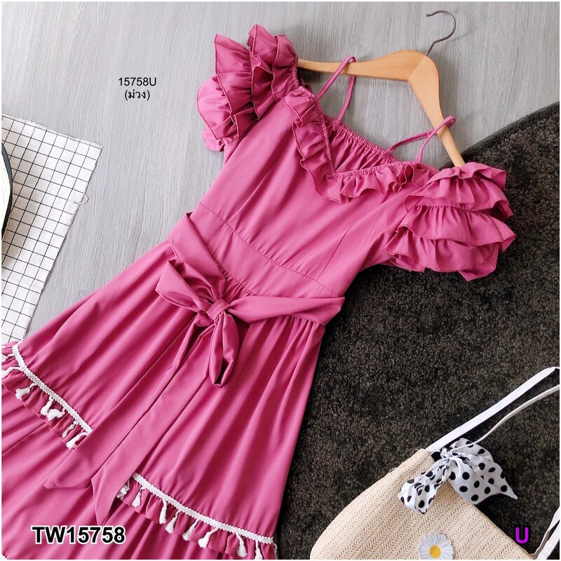 kudapy แม็กซี่เดรสสีชมพู ม่วง ม่วงอ่อน เขียว โอรสเข้ม สายเดี่ยวเว้าไหล่ แขน 2 ข้างระบายชั้น ผ้าไหมอิตาลี่ ระบายชั้นๆ