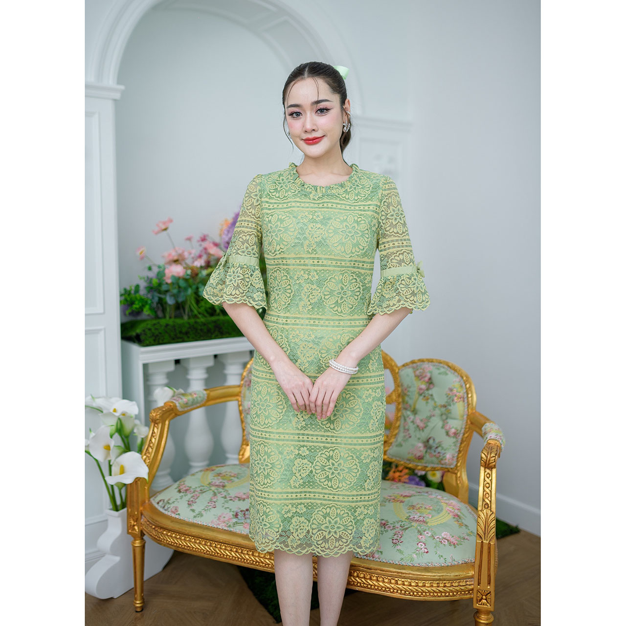 kudapy เดรสสั้นสีชมพูโอรส/สีเขียว/สีเหลือง ลูกไม้ตัวสวย ผ้านิ่ม รุ่นนี้ดีไซน์สวยหวานมากค่ะ ทรงใส่ง่าย ช่วงปลายแขนระบายรอบแขนแต่งโบว์