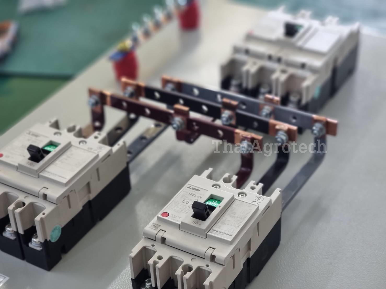 SOLAR DB ตู้คอนโทรล สำหรับระบบโซล่าเซลล์ AC 380V 3เฟส, 1Main Circuit Breaker, 2 Miniature Circuit Breaker