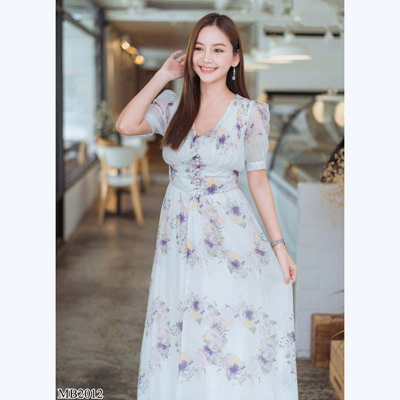 kudapy เดรสยาวสีขาว แต่งกระดุมลายดอกใส่สบายสวยดูดี