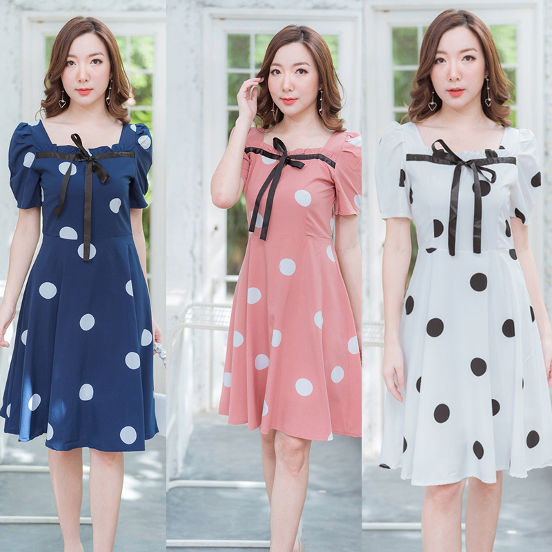 kudapy เดรสสั้นคอเจ้าหญิง เดรสสีชมพู/สีกรม/สีขาว ลายจุดอกระบายผูกโบว์