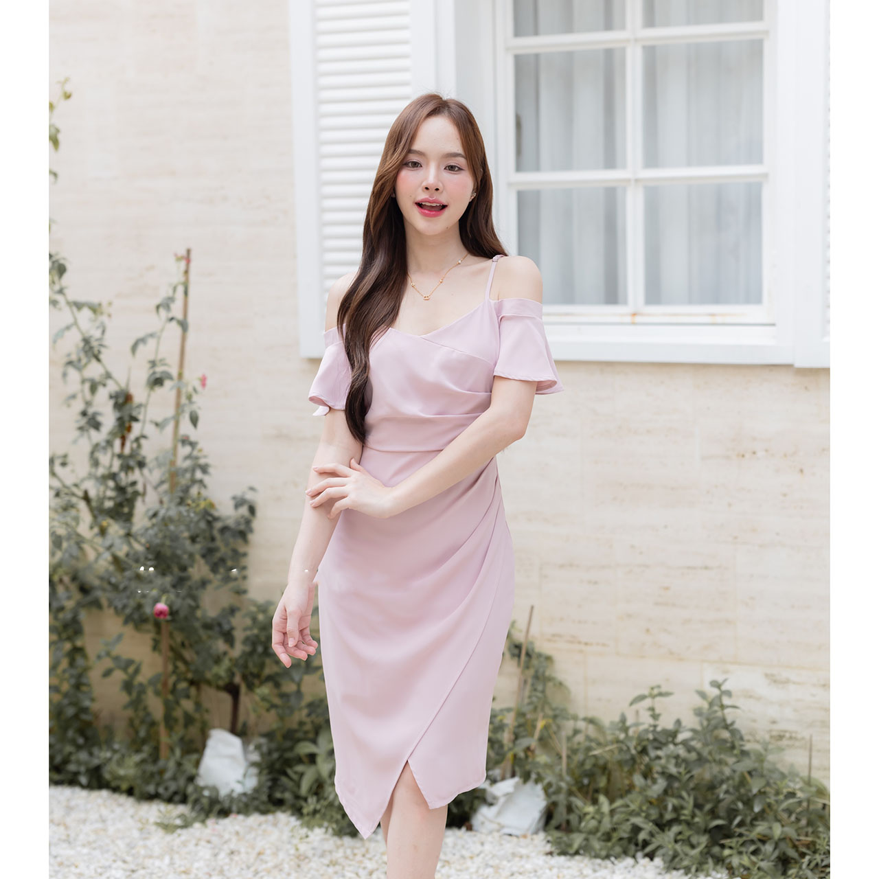 kudapy เดรสสั้นสีชมพู/สีเขียวสีครีมเบจ/สีส้ม ดีเทลจับจีบเดรปด้านข้างช่วงอกและเอว เปิดโชว์ช่วงไหล่ เดรสงานปาร์ตี้