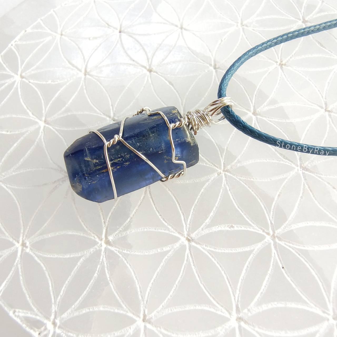 สร้อยคอเชือกจี้หินไคยาไนท์ Kyanite