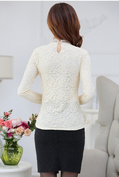 kudapy เสื้อลูกไม้สีแดง สีขาว ไสตล์เกาหลี ทรงเข้ารูปคอตั้งแต่งลูกไม้และคริสตัลช่วงหน้าอก งานลูกไม้ทั้งตัวมีซับใน