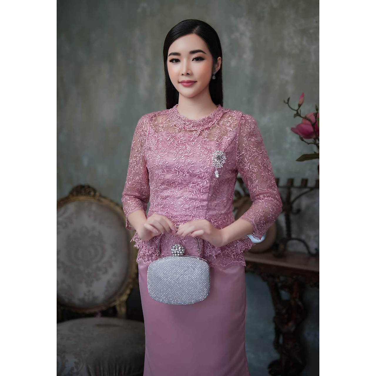 kudapy ชุดเซ็ทชมพูกลีบบัว / น้ำตาลทอง ลูกไม้ใยบวบ แขนยาว มีซิปหลัง ซับในทั้งเสื้อและกระโปรง