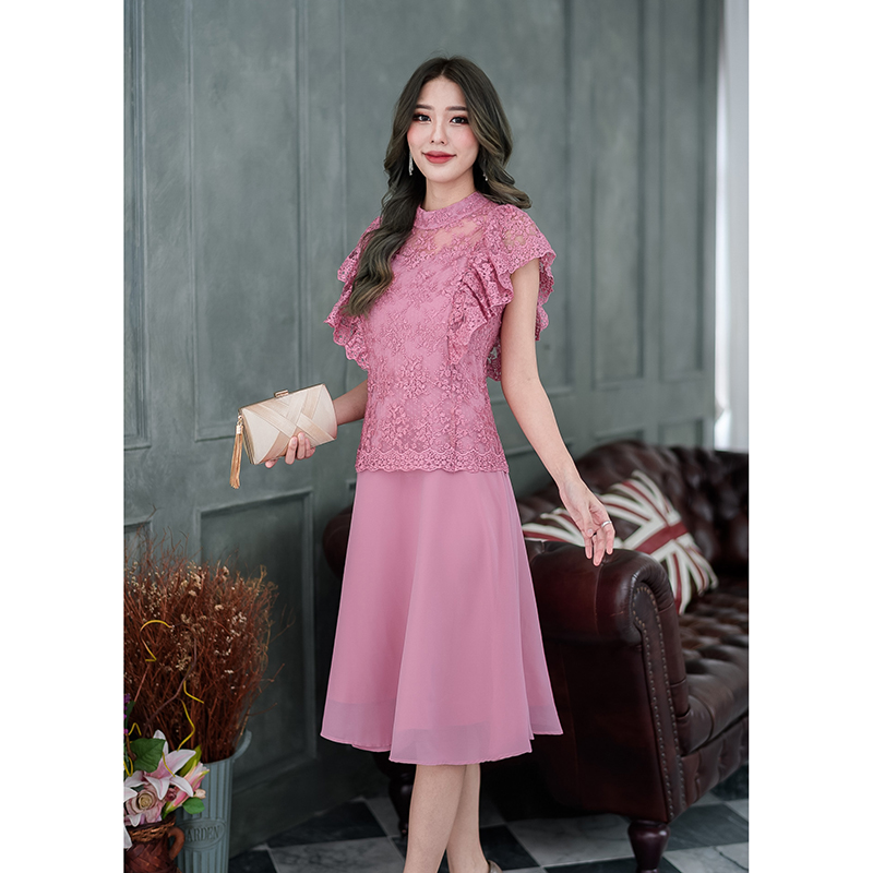 kudapy เดรสสั้นสีเทา/สีชมพู งานลุกไม้ปักผ้าเงา ปักลายแน่น ดีไซน์ช่วงแขนเป็นปีกผีเสื้อคลุมไหล่พอดี