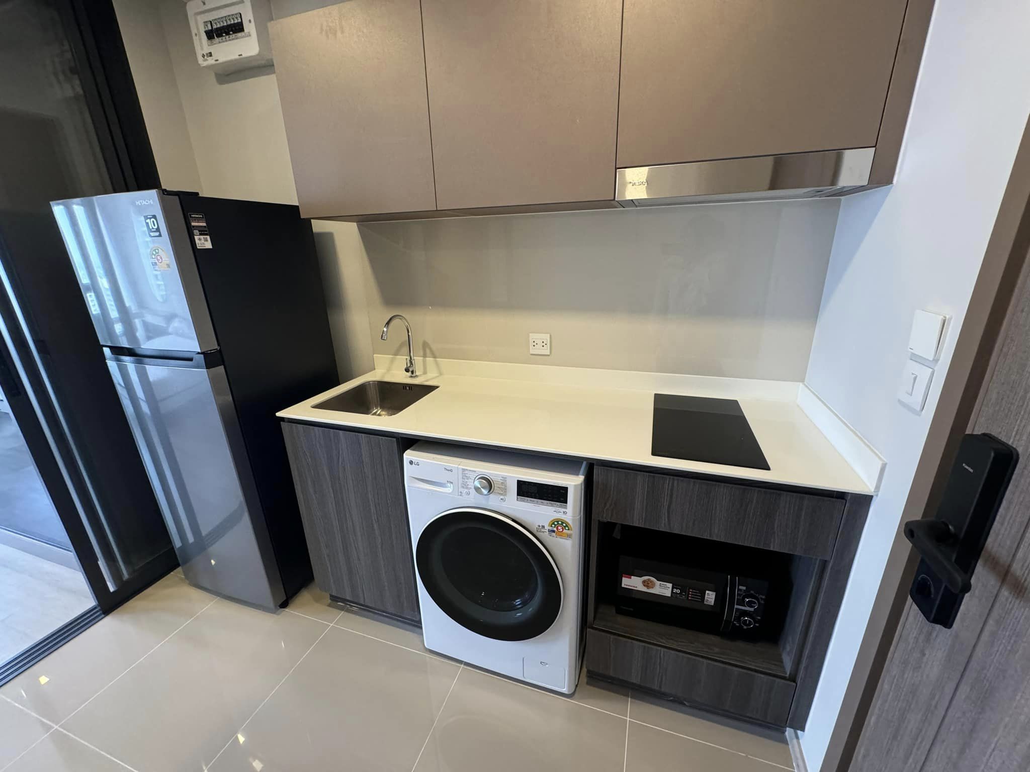 สนใจชมห้องติดต่อได้เลย Line ID: Smile-easy ปล่อยเช่าคอนโด LIFE Phahon-Ladprao (ไลฟ์ พหลฯ-ลาดพร้าว) - Studio 1ห้องน้ำ 1ห้องครัว - ใกล้ BTS ห้าแยกลาดพร้าว - ขนาดห้อง 29 ตรม. ชั้น 27