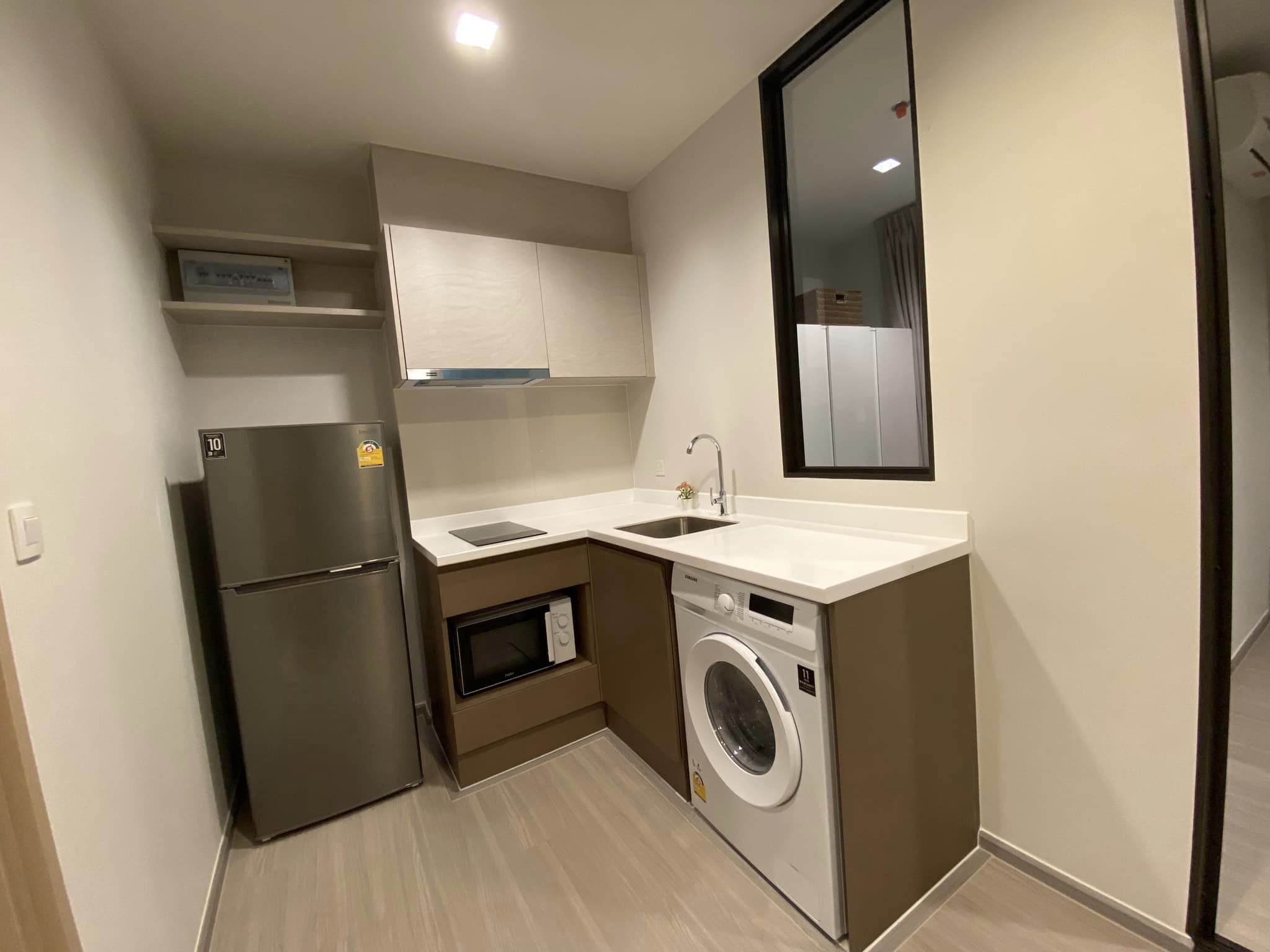 ให้เช่าห้องห้องใหม่น่าอยู่ชั้นสูงห้องมุมวิวไม่บล็อค สอบถามแอด Line ID : Smile-easy ที่ Life Sathorn Sierra (ไลฟ์ สาทร เซียร์รา)