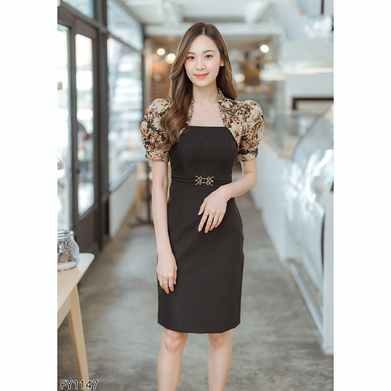 kudapy เดรสสั้นสีขาว/สีดำ กระโปรงเข็มขัดคาดไหล่ผ้าทอ