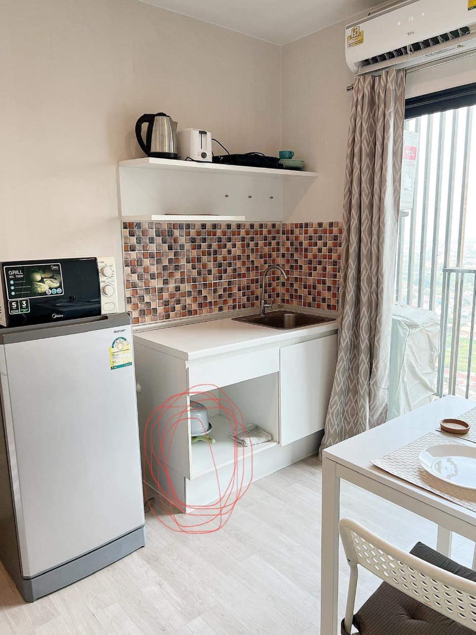 ให้เช่าคอนโด Plum Condo Central Station (พลัม คอนโด เซ็นทรัล สเตชั่น) - ตกแต่งเฟอร์ครบชั้นสูงมีเครื่องซักผ้า - การเดินทาง: ใกล้รถไฟฟ้า MRT สามแยกบางใหญ่