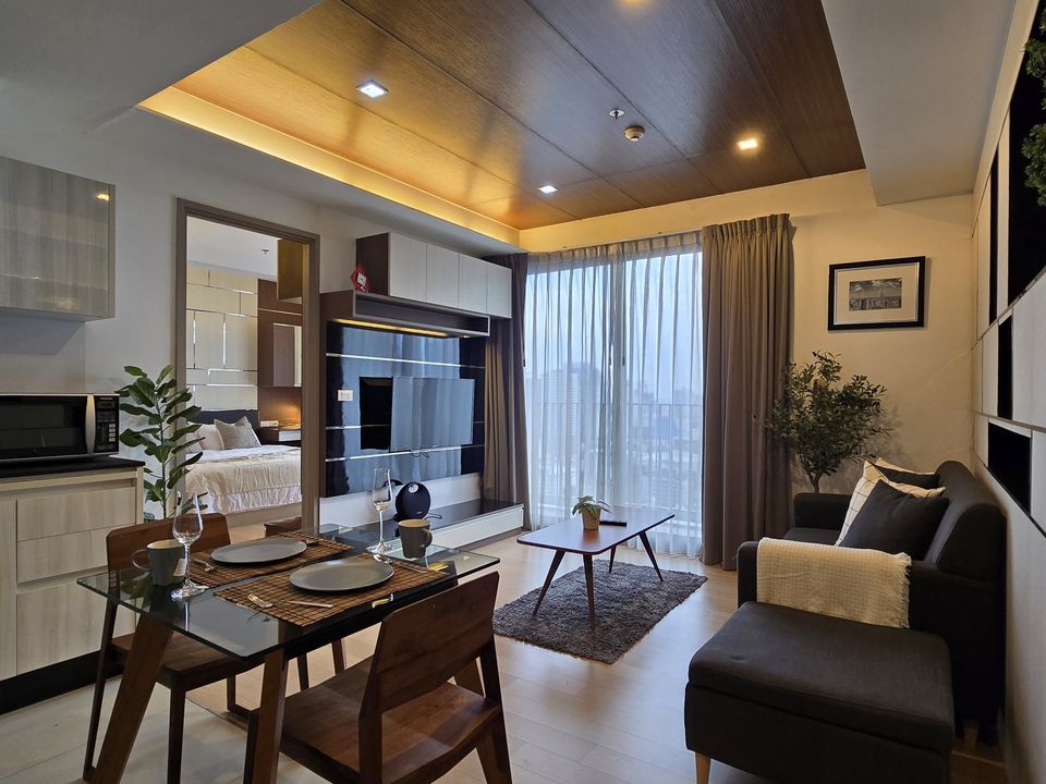 สนใจชมห้องติดต่อได้เลย Line ID: Smile-easy ปล่อยเช่าคอนโด HQ Thonglor by Sansiri (เฮชคิว บาย แสนสิริ) - 1ห้องนอน 1ห้องน้ำ 1ห้องนั่งเล่น - ใกล้ BTS ทองหล่อ - ขนาดห้อง 50 ตรม. ชั้น 26