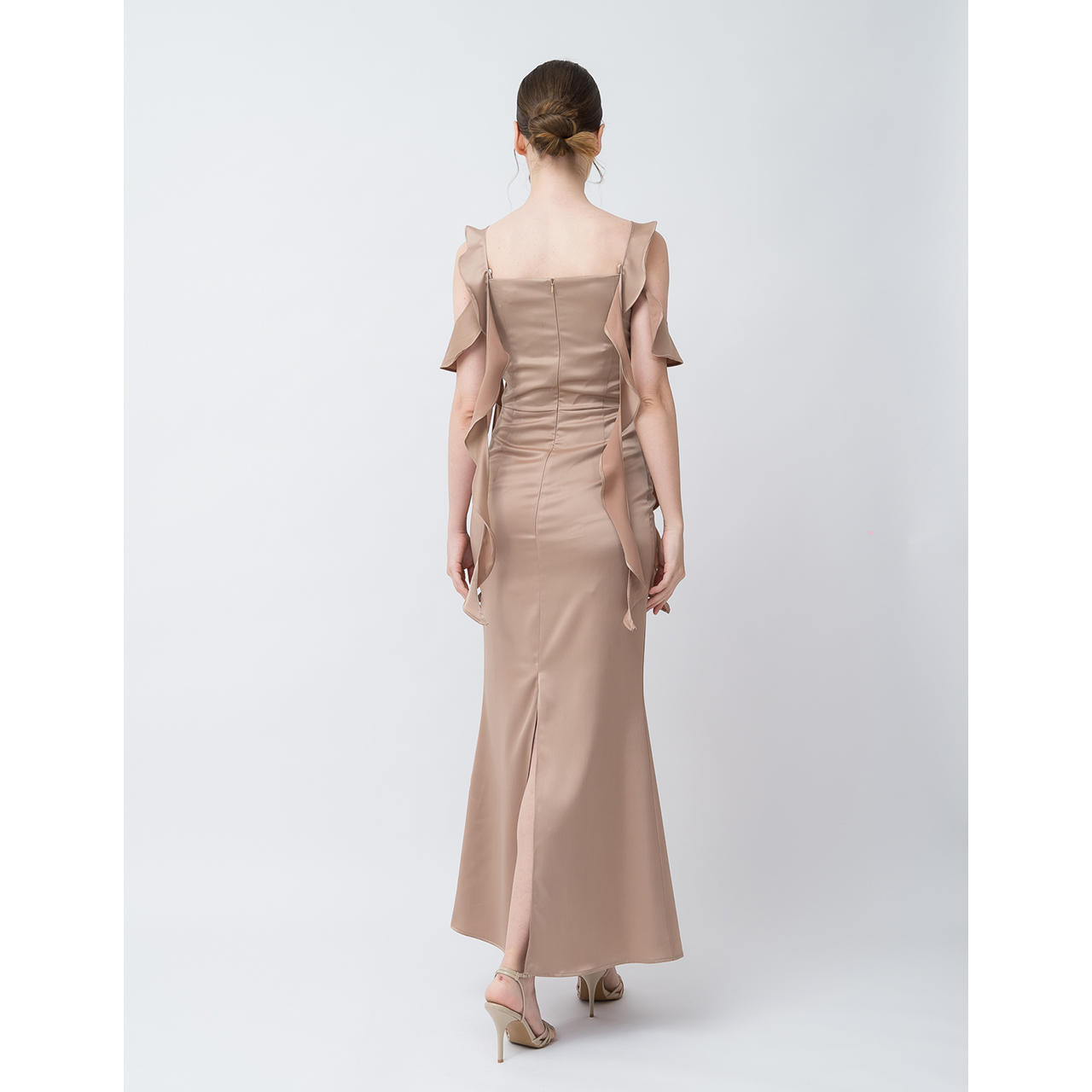 kudapy ชุดราตรียาวสีชาเขียว/สีชมพู/สีโอวัลติน แต่งสายเกลียวงานสวยทรงหรูมากๆค่ะ งานคัตติ้งพรีเมี่ยมผ้าเครปซาติน ซับใน