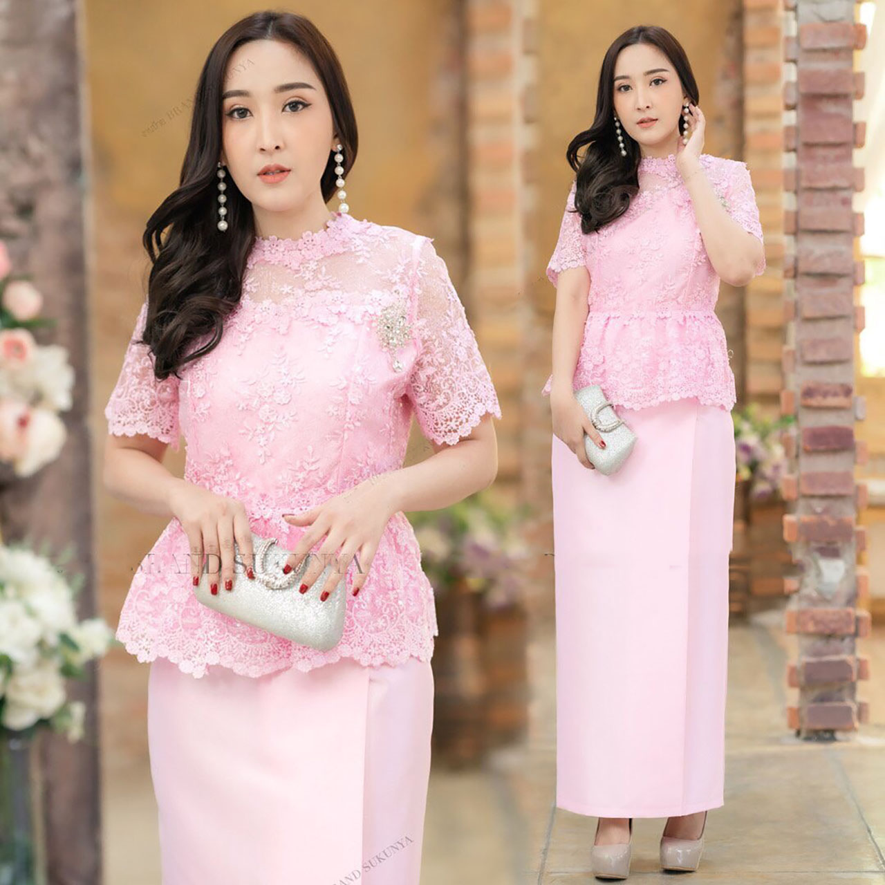 kudapy ชุดเสื้อ+กระโปรง ตัวเสื้อเป็นลูกไม้ใยบวบดอกนูนปักดิ้น แขนสั้นแต่งระบายที่เอว กระโปรงผ้สไหมญี่ปุ่นเนื้อทรายแบบพับทบสำเร็จมีชิปหลัง