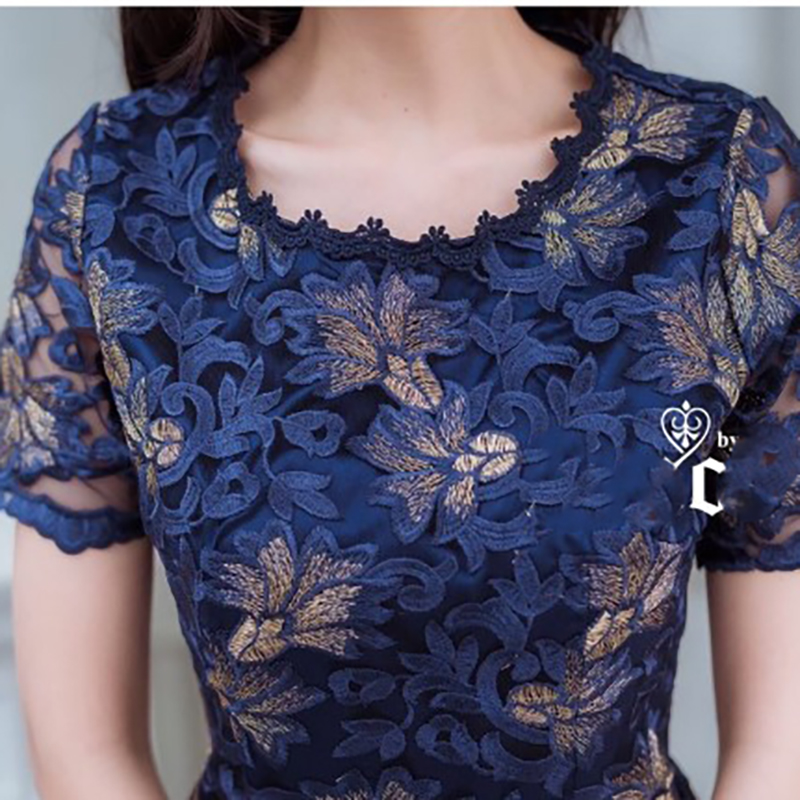 kudapy เดรสลูกไม้สีกรม/สีแดง แขนสั้น ผ้าลูกไม้ทอลายดอกไม้เดินดิ้นสีทอง มีซับในในตัวผ้าซาตินเงา ซิบซ่อนด้านหลัง