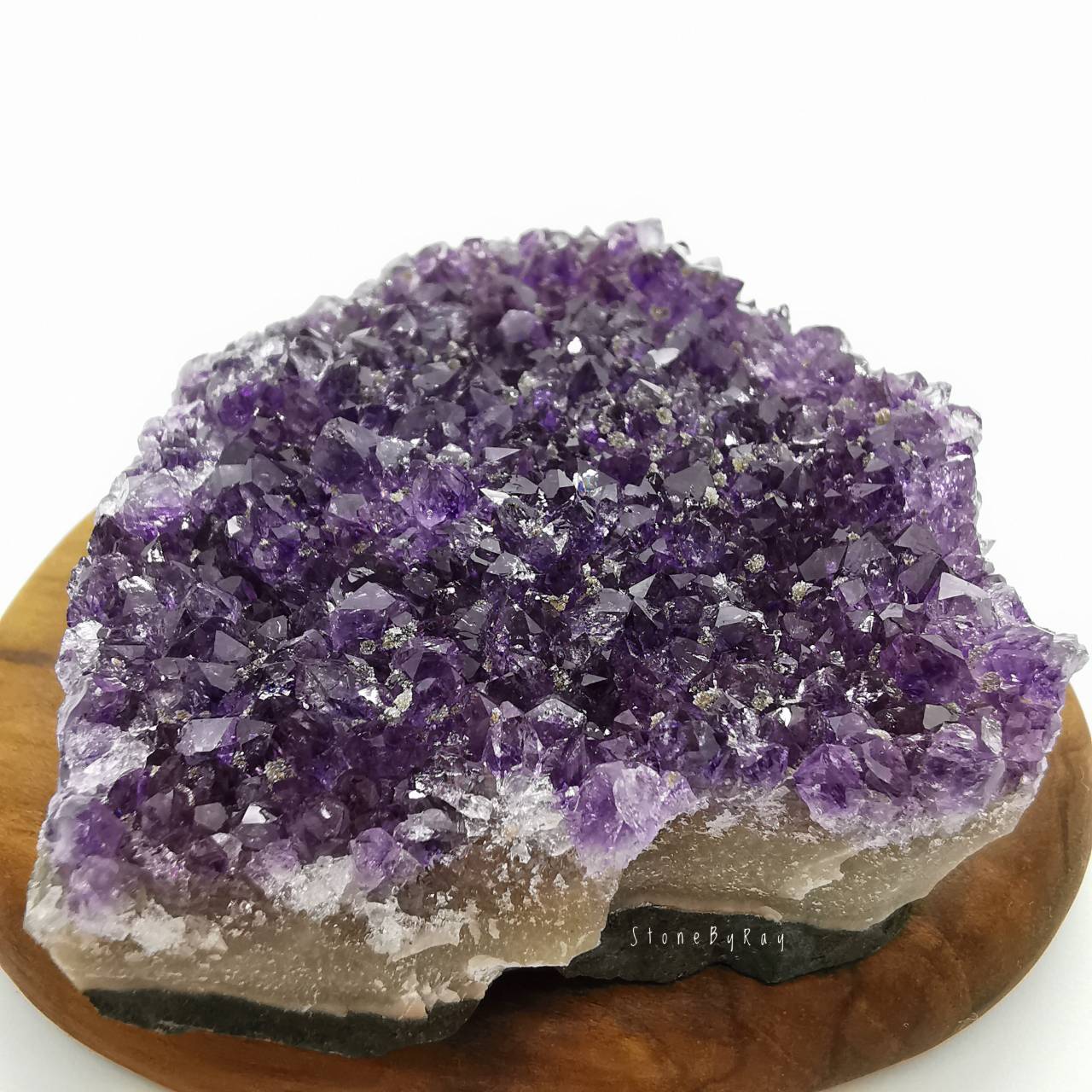 หินอเมทิสต์ผลึกธรรมชาติ Amethyst