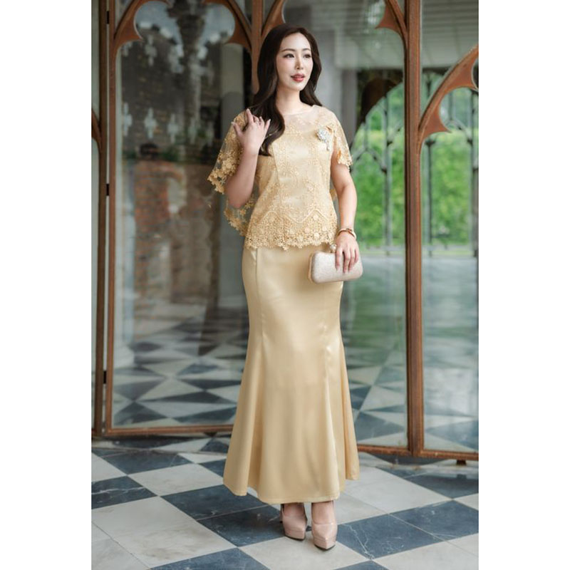 kudapy ชุดเซ็ท เสื้อตกแต่งด้วยผ้าลูกไม้3มิติ ปักเลื่อม แต่งแขนแบบคลุมไหล่ กระโปรงทรงหางปลา กระโปรงซับในผ้าฝ้าย ชุดมีซิปหลัง ใส่สบาย