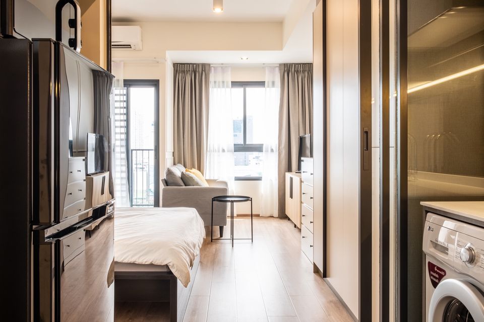 ให้เช่าคอนโด Ideo Rama 9 - Asoke (ไอดีโอ พระราม 9-อโศก) - ตกแต่งเฟอร์ครบห้องสวยน่าอยู่มีเครื่องซักผ้าพร้อม - การเดินทาง: ใกล้ MRT พระราม 9