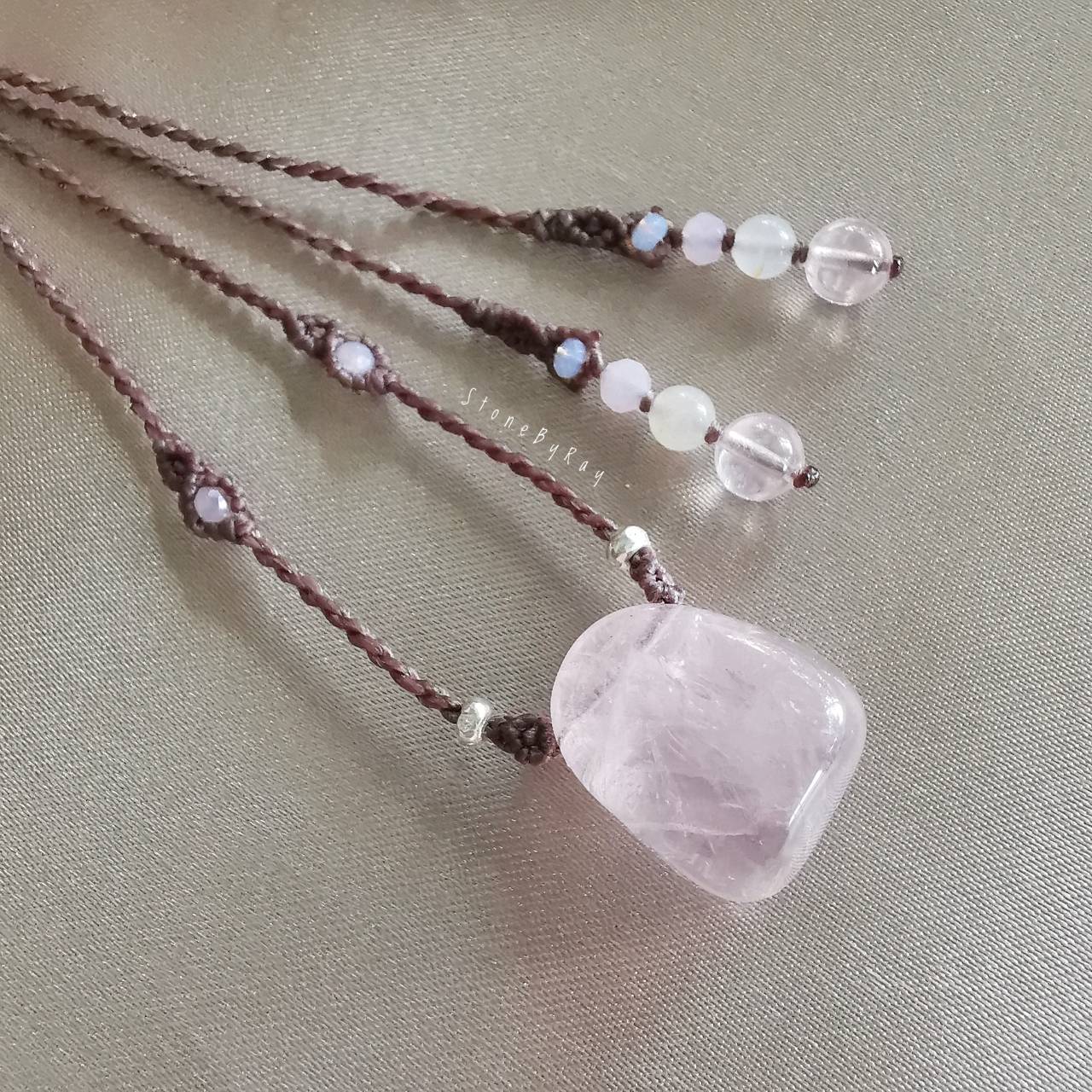 สร้อยคอเชือกถักจี้หินโรสควอตซ์ Rose Quartz