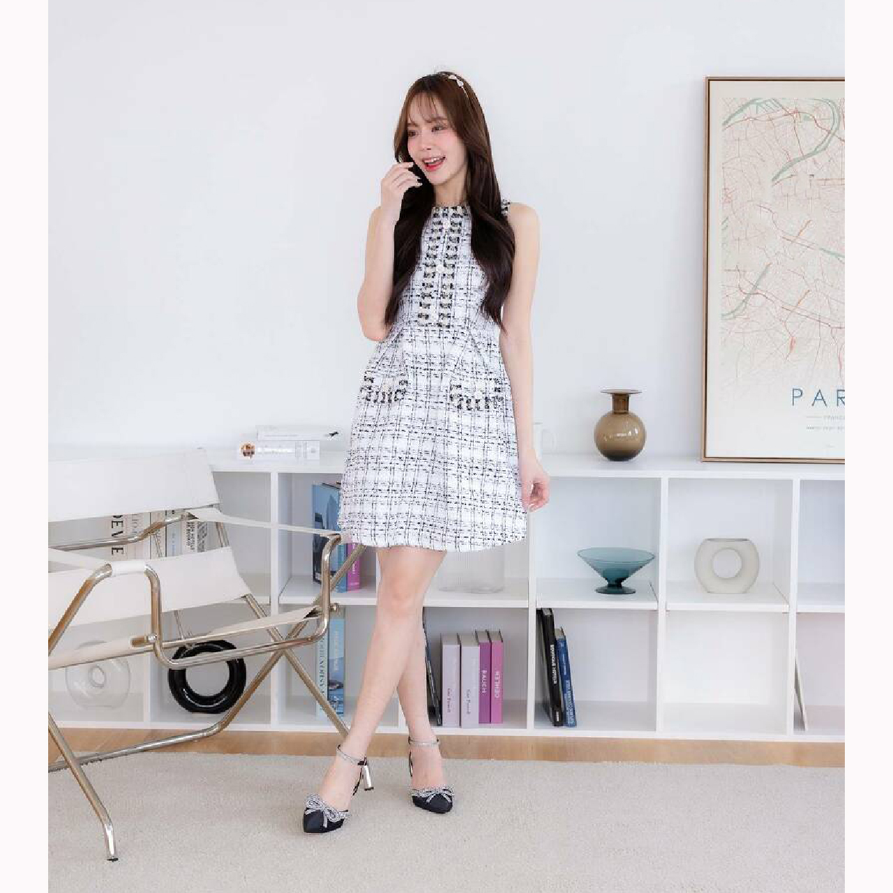 kudapyเดรสสั้นสีขาว/สีชมพู ผ้าชาแนลแขนกุด