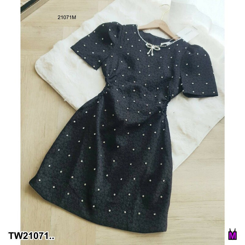 kudapy เดรสสั้นสีดำ/สีขาว แต่งเพช ใส่แล้วไม่ร้อน โทนสีใส่ง่าย ดีไซน์สวย