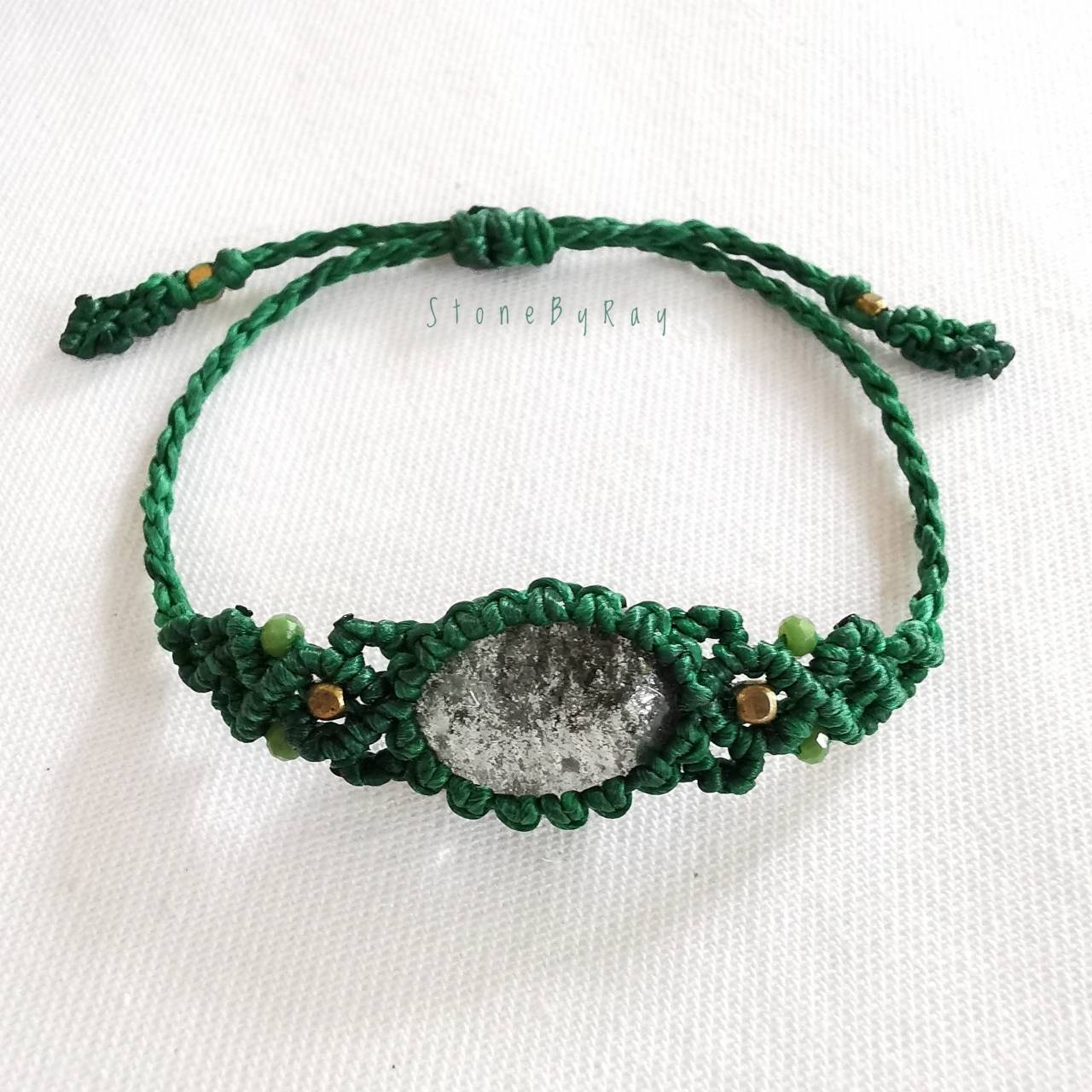 สร้อยข้อมือเชือกถักหินโป่งข่าม