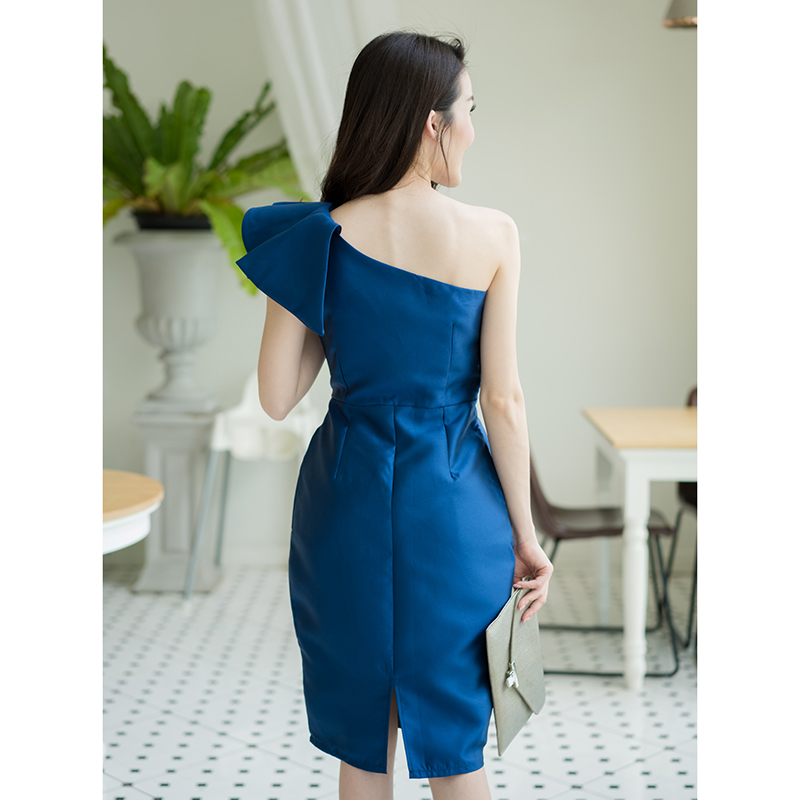 kudapy เดรสสั้นไหล่เเดี่ยวสีกรม เดรสปาดไหล่เฉียงข้าง ไหล่แต่งระบายเป็นชั้นซ้อนกัน งานสวยมากค่ะ มีซับในซิบหลังอย่างดีนะคะ