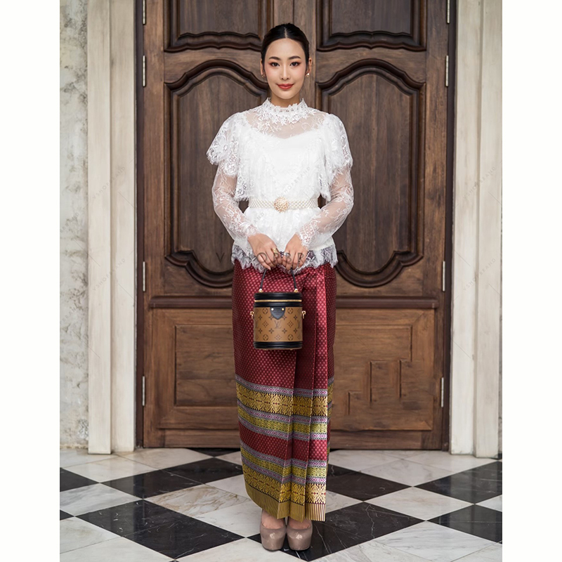 kudapy เสื้อลูกไม้สีขาวแขนยาวสวยงดงามมากๆ ผ้าลายสวย ผ้านิ่มพริ้ว / ผ้าถุงสำเร็จรูป