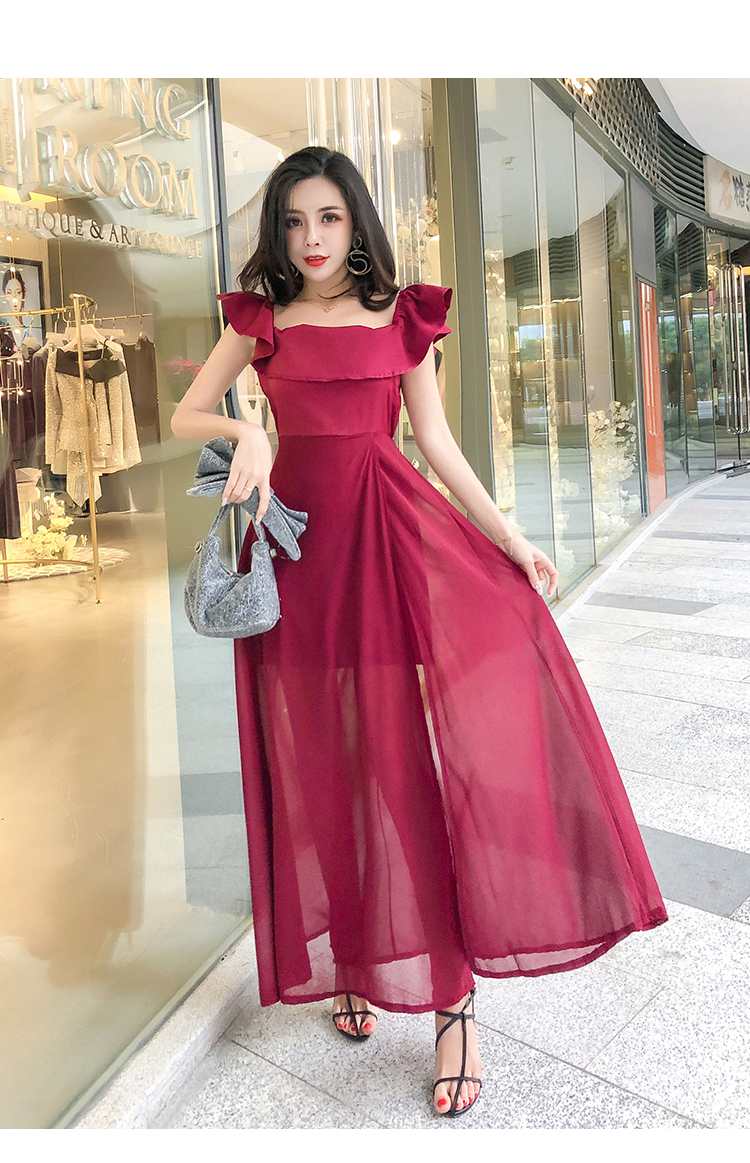 ชุดเดรสยาวออกงานสีแดงเลือดหมู ผ้าโพลีเอสเตอร์ผสม ใส่ได้ 2 แบบ แบบไหล่ป้าน หรือเปิดไหล่ก็ได้ค่ะ