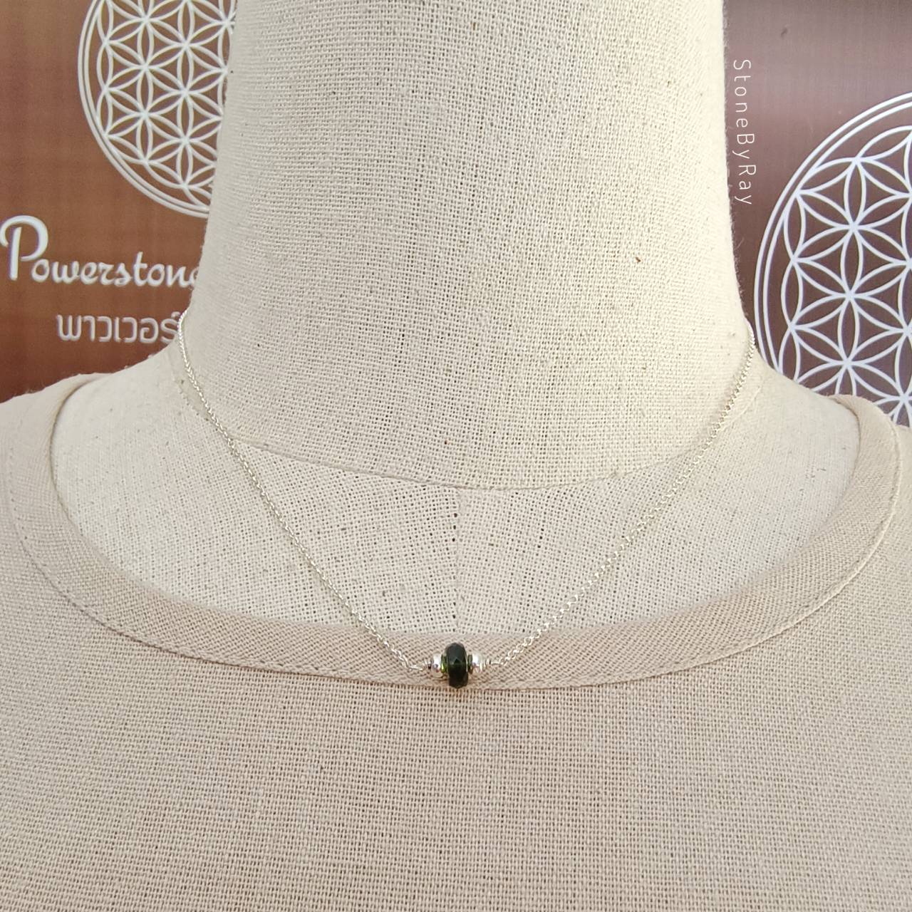 สร้อยคอเงินจี้สะเก็ดดาวโมดาไวต์ Moldavite