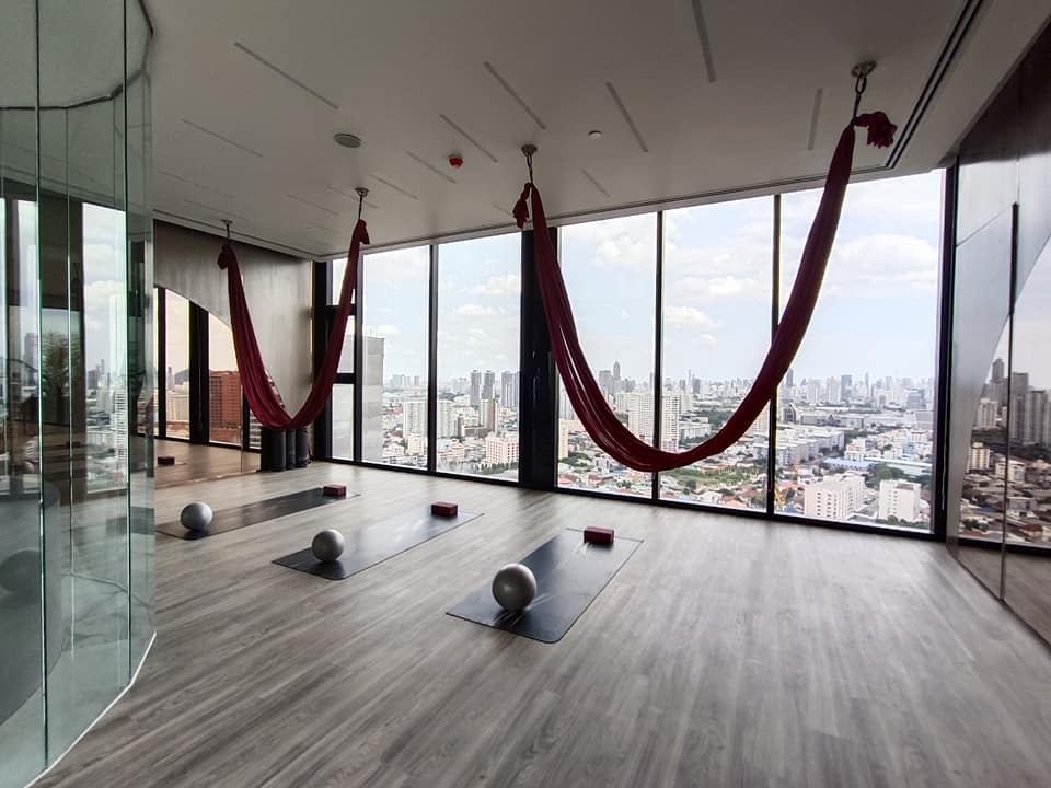 สนใจชมห้องติดต่อได้เลย Line ID: Smile-easy ปล่อยเช่าคอนโด SOHO Bangkok Ratchada (โซโห แบงค็อก รัชดา) - 1ห้องนอน 1ห้องน้ำ 1ห้องนั่งเล่น - ใกล้ MRT ห้วยขวาง - ขนาดห้อง 26 ตรม. ชั้น 5