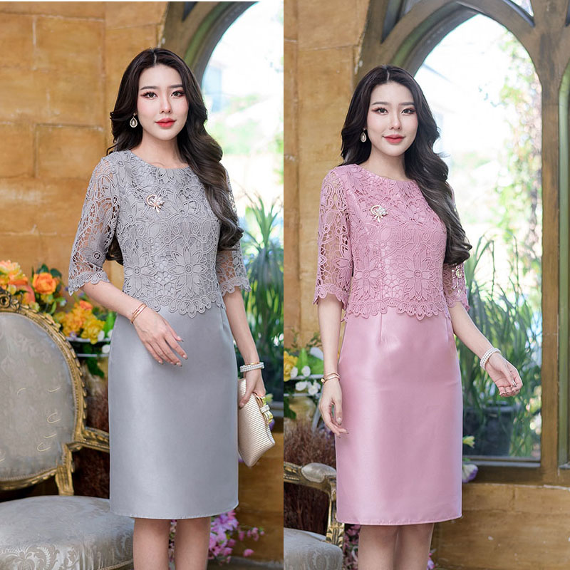 kudapy เดรสสั้นสีสีเทา/สีชมพู ผ้าไหมถักลายสวย ทอลายเนียน ชัดคมสวยมากๆ ลูกไม้รุ่นนี้เนื้อนุ่ม ดีไซน์เย็บคลุมด้วยเสื้อลูกไม้แขนศอกด้านบน