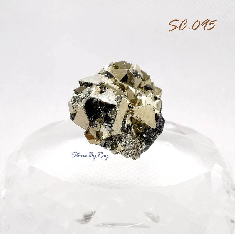 ไพไรต์ (Pyrite Octahedra Peru)