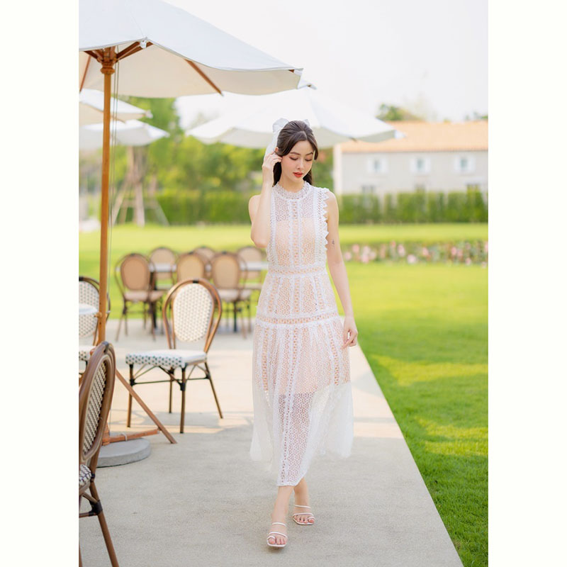 kudapy เดรสยาวสีขาว ใส่ออกงาน ผ้าตาข่ายดีเทลลูกไม้ คอกลมแต่งผ้าระบาย ทรงสวย มีซับในตัว