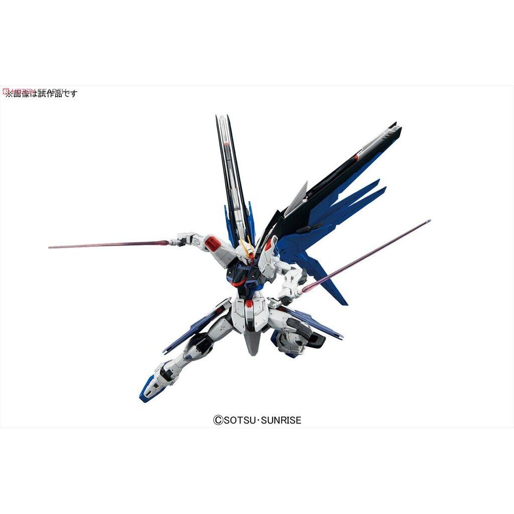 Bandai 4573102616111 MG 1/100 Freedom Gundam ver 2.0 4500yen