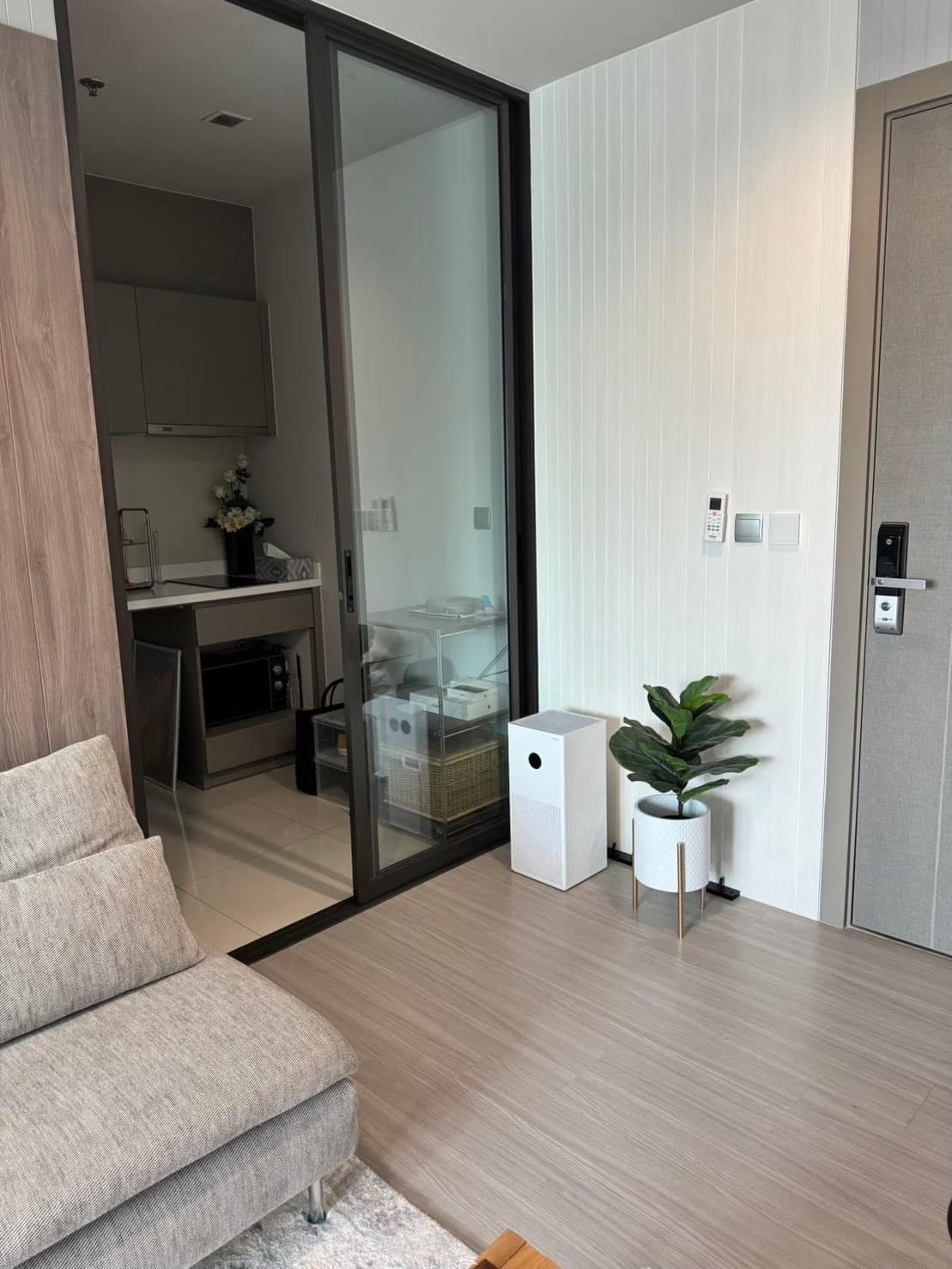 สนใจชมห้องติดต่อได้เลย Line ID: Smile-easy ปล่อยเช่าคอนโด Life Asoke - Rama 9 (ไลฟ์ อโศก - พระราม 9) - 1ห้องนอน 1ห้องทำงาน 1ห้องน้ำ 1ห้องนั่งเล่น - ใกล้ MRT พระราม 9 - ขนาดห้อง 36 ตรม. ชั้น 37