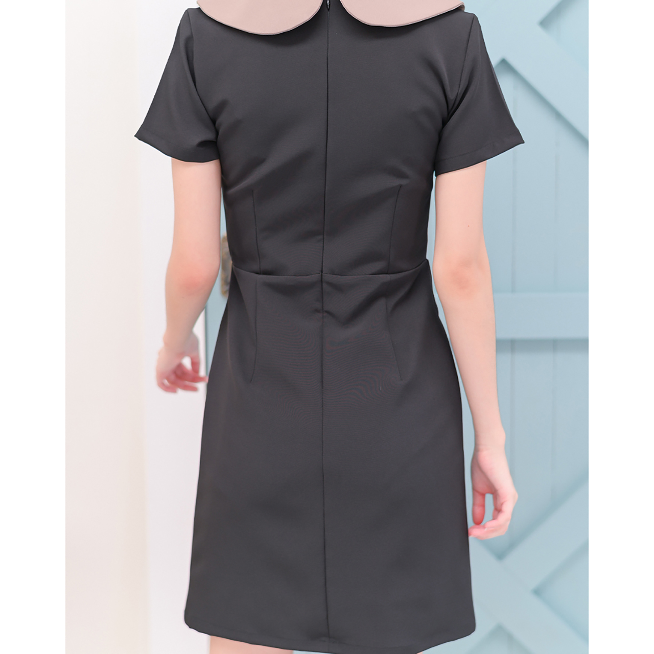 kudapy เดรสสั้นสีกรม/สีดำ คอปกแขนสั้น ดีไซน์แต่งคอปกเล่นสี 2 ชั้น ตัดต่อกลางตัวเสื้อแต่งกระดุม 4 เม็ด