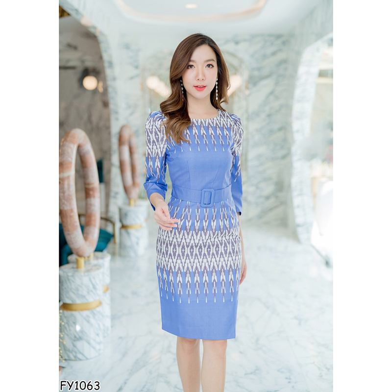 kudapy เดรสสั้นผ้าไทยคอกลมแขนสั้น 3 ส่วน สีม่วง/สีชมพู แขนตุ๊กตา แต่งเข็มขลัดรัดเอว ซิบหลัง