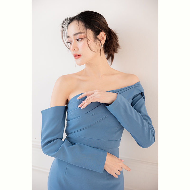 kudapy เดรสสั้นสีเทาอมเขียว , ฟ้าเข้ม , ชมพู ปาดไหล่ ดีเทลแต่งแขนยาว ให้ลุคไฮโซสุดด ขอบอกว่าสวยทุกสี ใส่แล้วขับผิวเว่อ