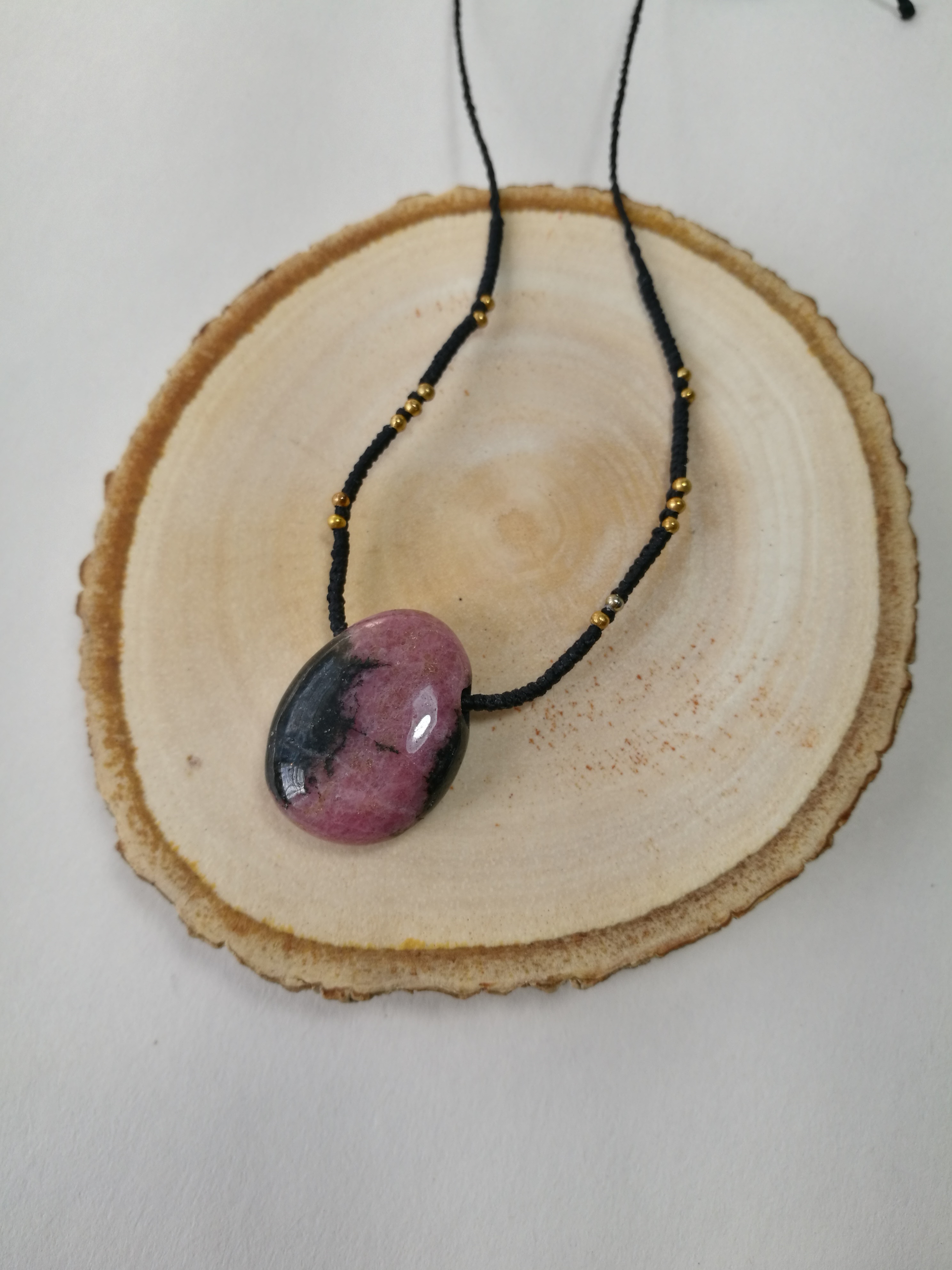 สร้อยคอเชือกถักจี้หินโรโดไนท์ Rhodonite
