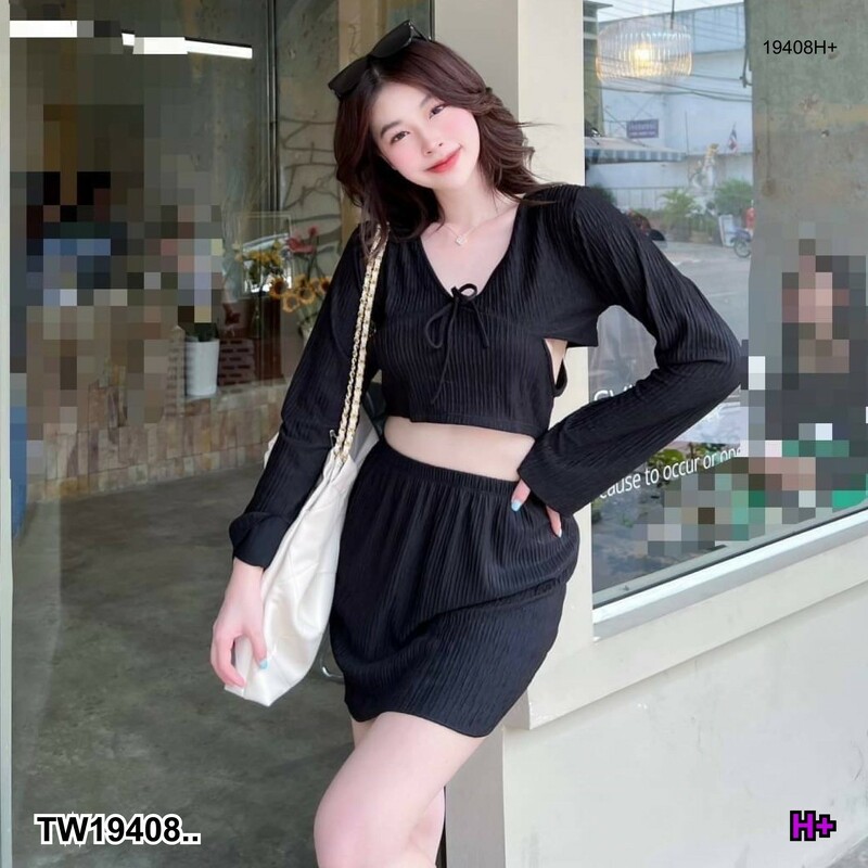 kudapy Set 2 ชิ้น เสื้อครอปแขนยาวเปิดด้านข้าง + กระโปรงสั้น ลุคไปทะเลsummer เที่ยวทะเลจัดเลยค่ะ