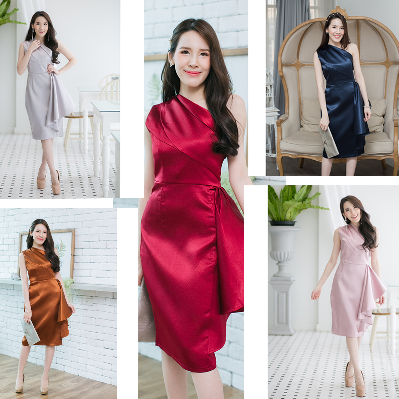 เดรสสั้นสีกรมท่า จับจีบที่ไหล่ ช่วงกระโปรงแต่งผ้าเป็นเลเยอร์ด้านข้าง