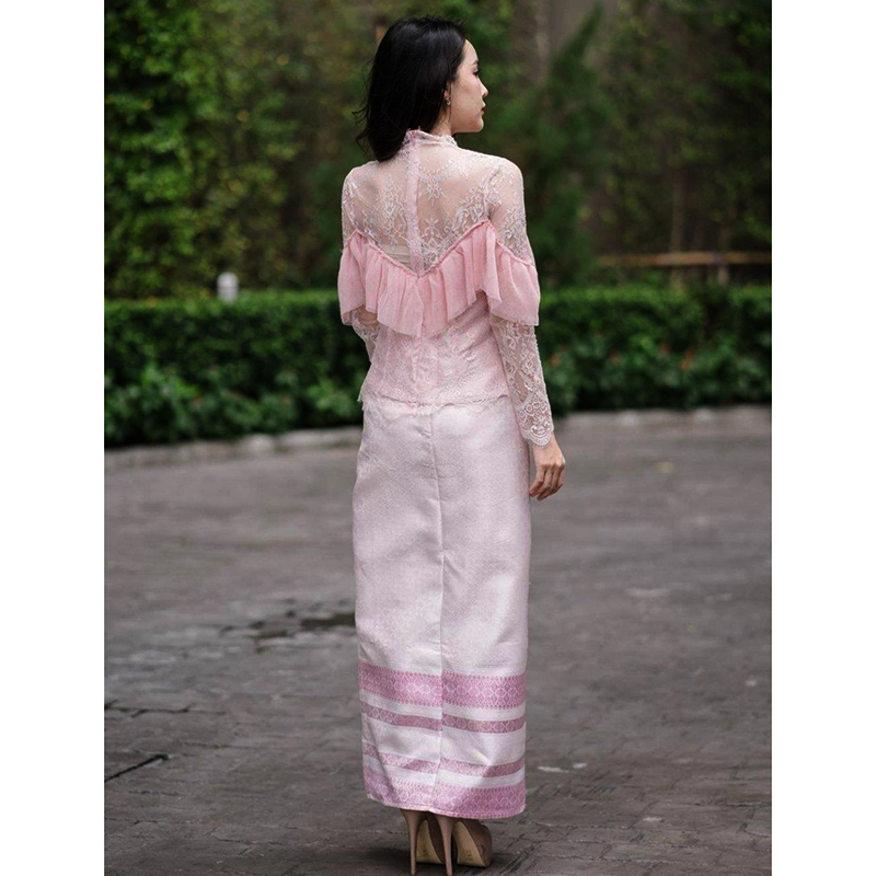 kudapy set เสื้อลูกไม้+ผ้าถุงสีชมพู แขนยาวแต่งระบาย เนื้อผ้าแบบเกรดเอ กระโปรงใช้ผ้าไหมทอลายอย่างดี