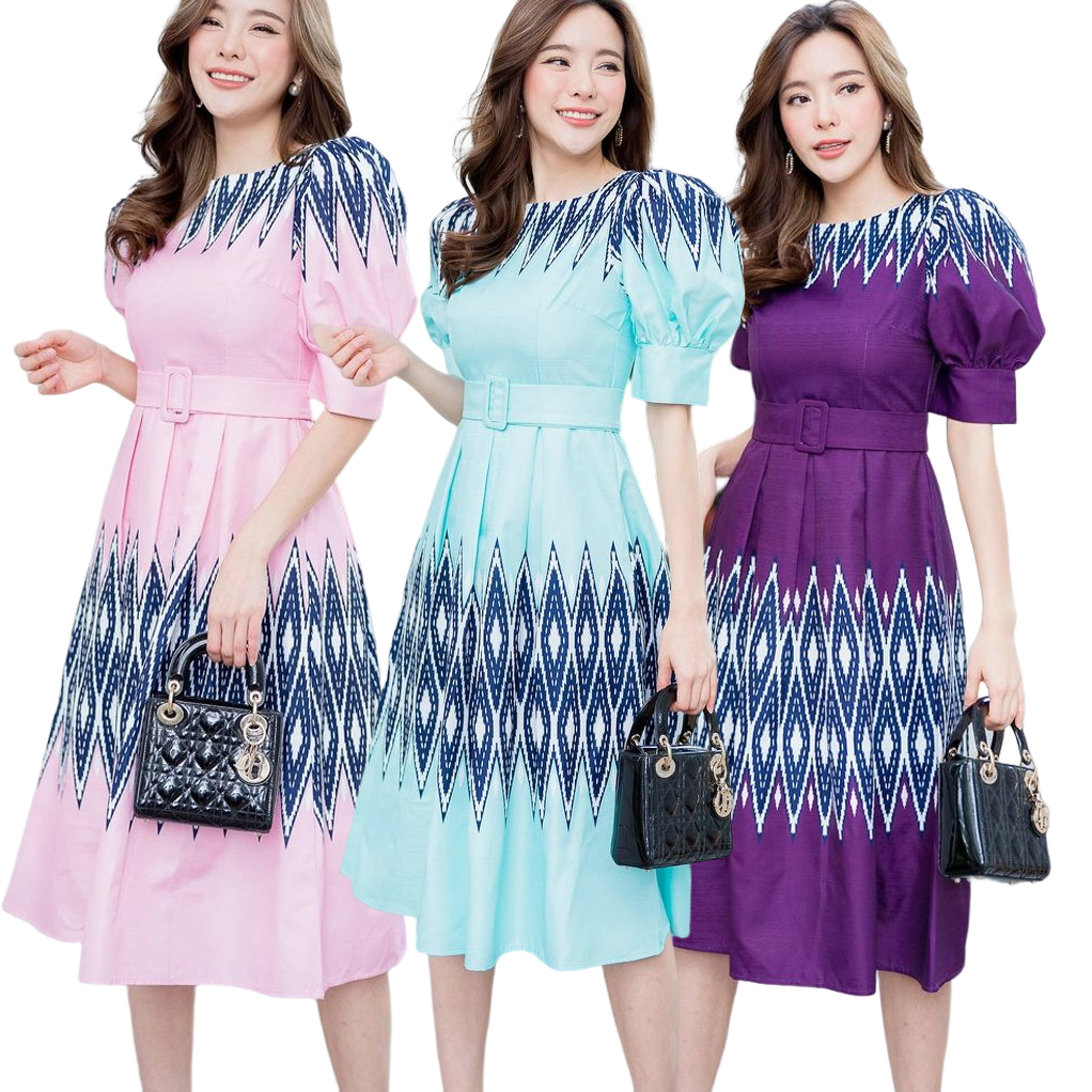kudapy เดรสผ้าไทยยาวคลุมเข่าสีเขียวมิ้นท์/สีม่วง/สีชมพู เดรสคอกลมแขนตุ๊กตาเข็มขัดรัดเอวลายไทย