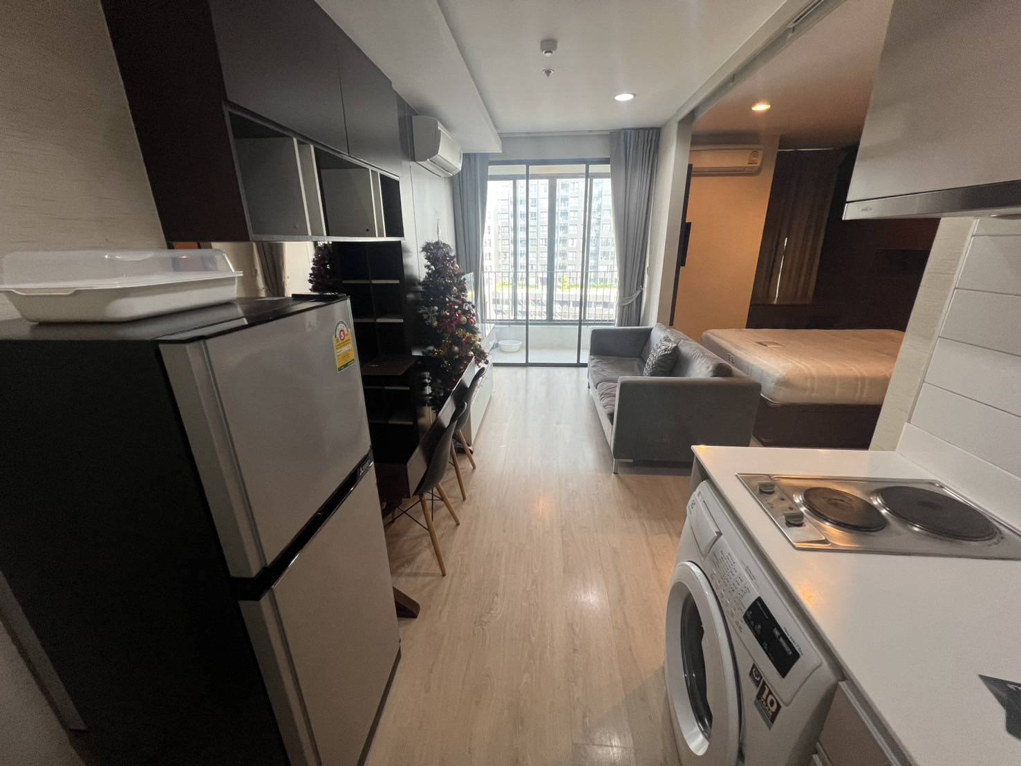 ให้เช่าคอนโด IDEO Q Ratchathewi (ไอดีโอ คิว ราชเทวี) โซนพื้นที่ BTS ราชเทวี ห้องแบบ 1ห้องนอน / 1ห้องน้ำ / โซนครัวปิด ขนาดห้อง 35 ตรม. ชั้น 12