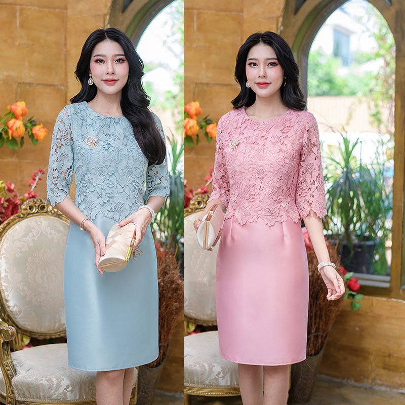 kudapy เดรสสั้นสีชมพู/สีฟ้า ผ้าไหมคลุมลูกไม้ถัก งานดีไซน์เย็บคลุมด้วยเสื้อลูกไม้แขนศอกด้านบน งานสวยหวาน