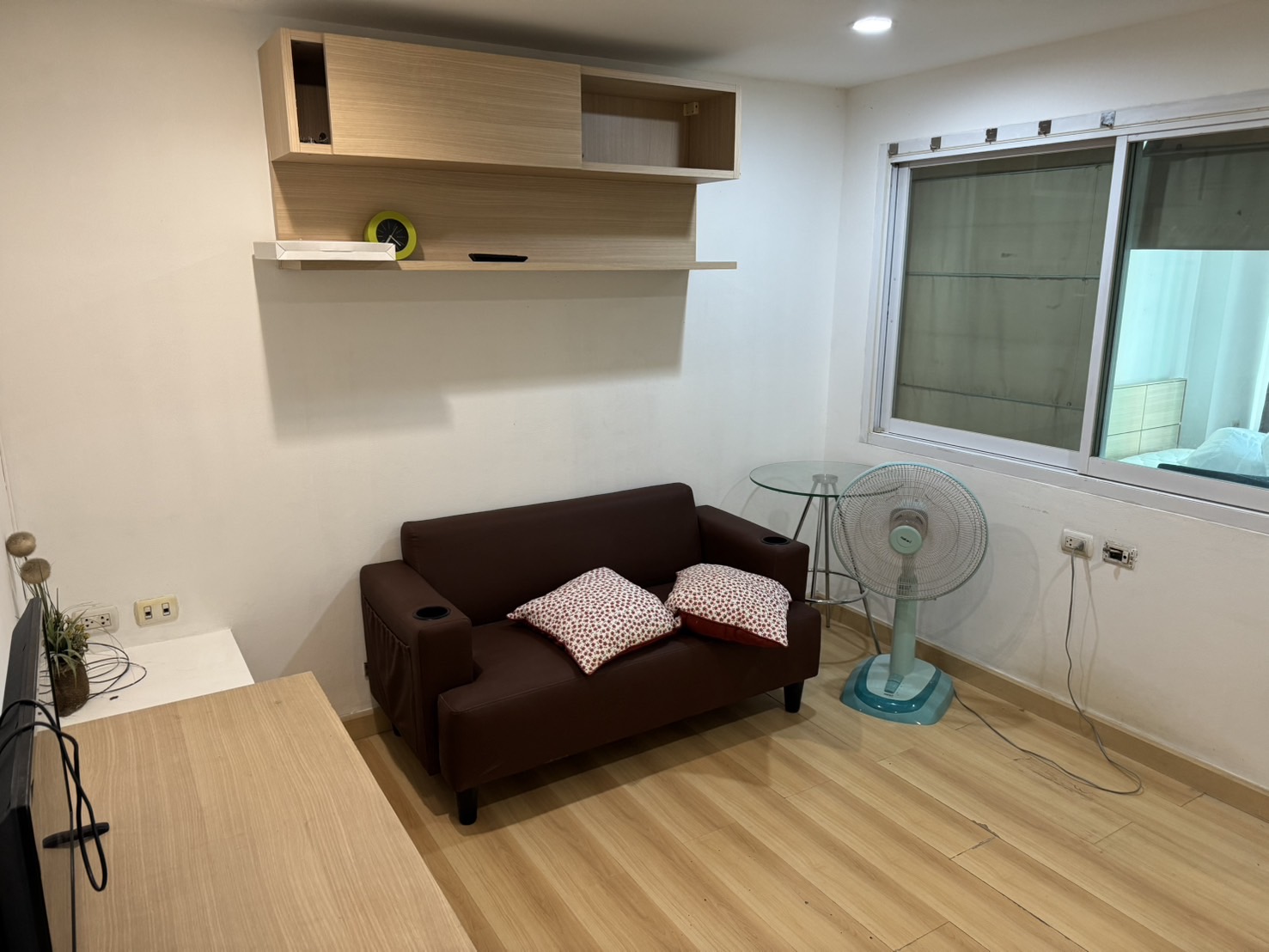 ปล่อยเช่าคอนโด เปรมสิริ บูติค พาร์ค (Premsiri Boutique Park) - โซนพื้นที่ BTS เกษตร เสนา / ม.เกษตร - 1ห้องนอน 1ห้องน้ำ 1ห้องครัว - ขนาดห้อง 34 ตรม. ชั้น 9 ตึก C - ให้เช่า 8,000 ต่อเดือน