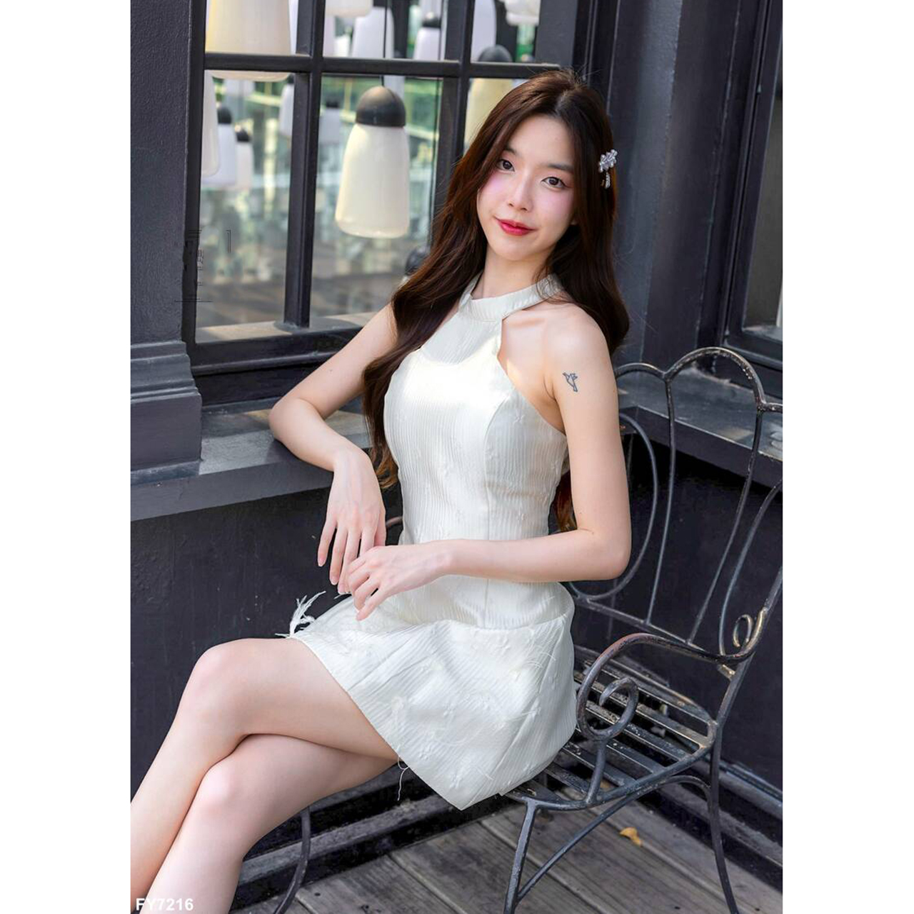 kudapy เดรสสั้นสีชมพู/สีขาว คล้องคอแต่งขนนก ใส่ออกงาน สวยน่ารัก