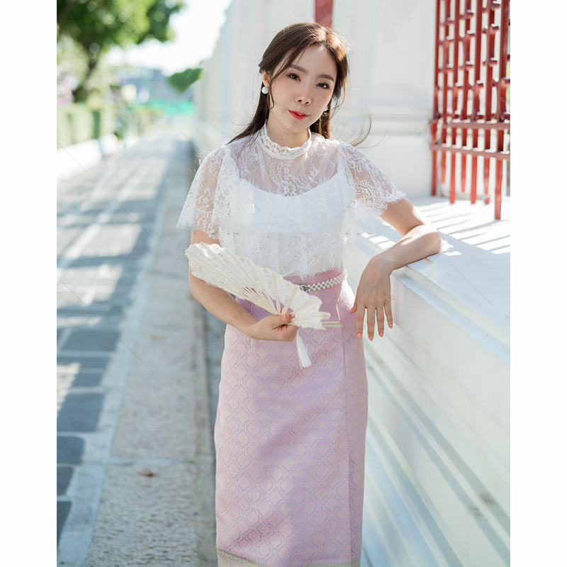 kudapy ชุดไทยประยุกต์สีขาว/สีชมพู งานสวยหรู ดูแพงมากๆ เสื้อลูกไม้แต่งระบายแขนสั้น ระบายรอบตัว ผ้าลูกไม้เนื้อดีมากๆ