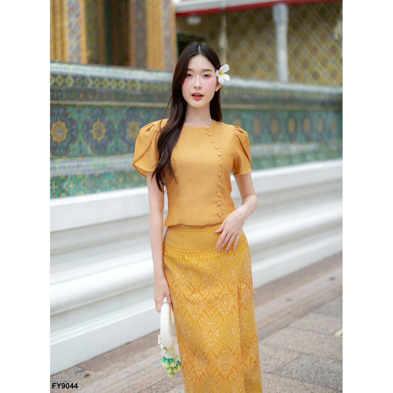 kudapy ชุดเซ็ทเสื้อ+ผ้าถุงลายไทย เสื้อแขนสั้นแต่งกระดุมหน้า ใส่ออกงาน งานบุญ งานวัด งานบวช ชุดลิซ่า